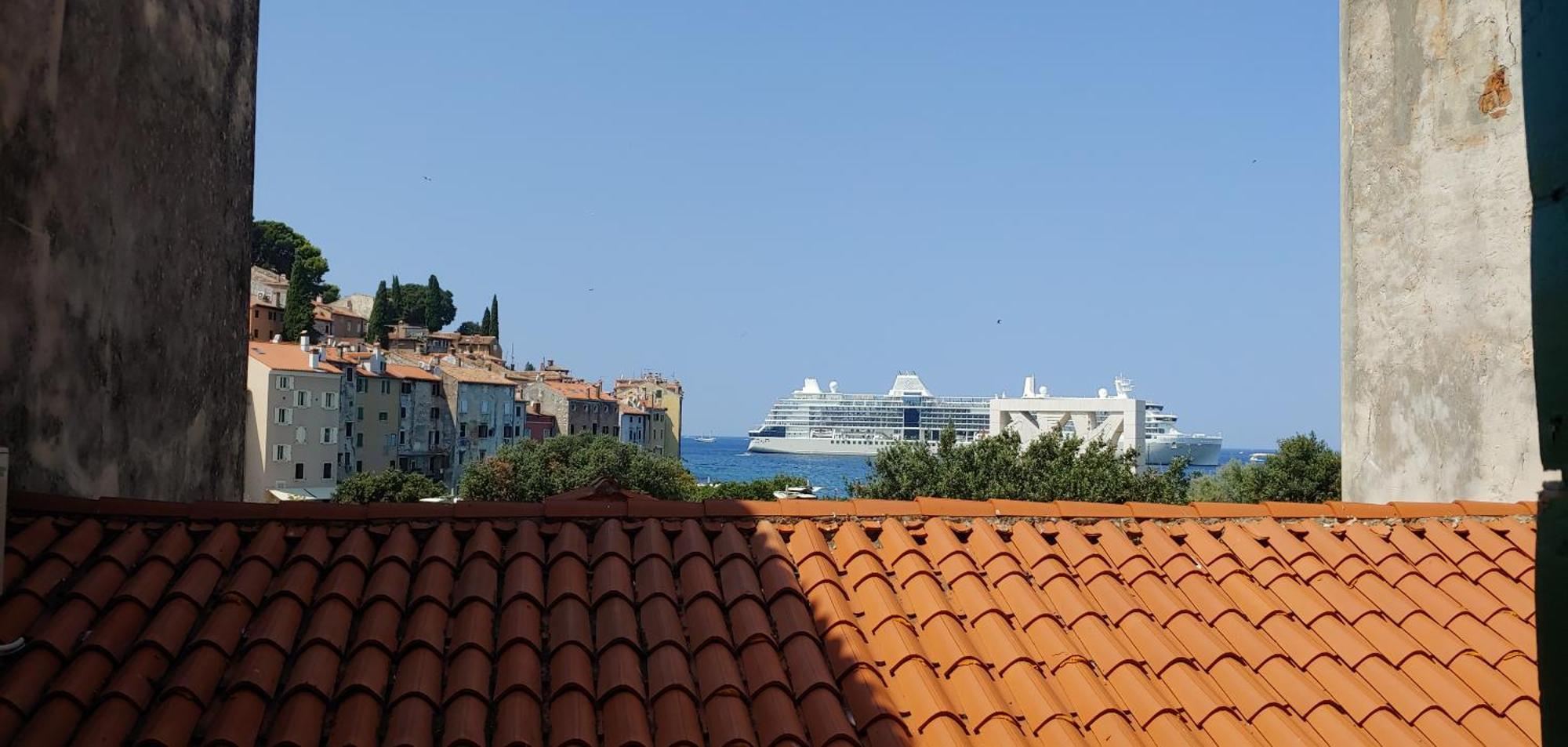 Delfin Apartament *